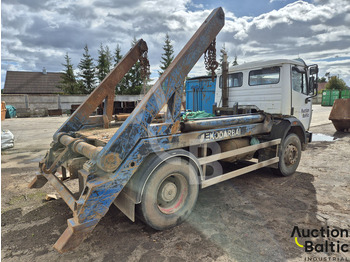 Skip loader truck Mercedes-Benz 1722: picture 4