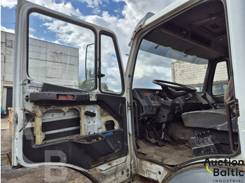 Skip loader truck Mercedes-Benz 1722: picture 5