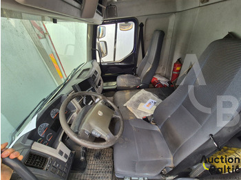 Box truck Volvo FL240: picture 5