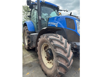Farm tractor NEW HOLLAND T7.200