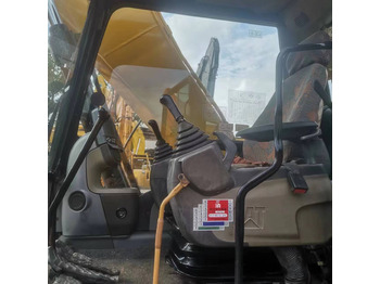 Crawler excavator CATERPILLAR 320D2: picture 5