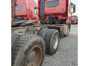 Tractor unit SINOTRUK Howo T7H 6x4: picture 2