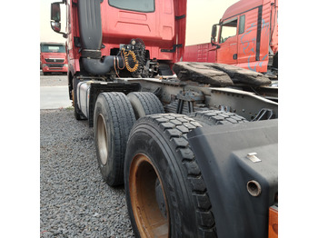 Tractor unit SINOTRUK Howo T7H 6x4: picture 4