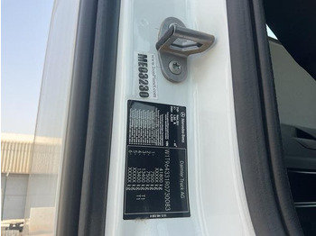 Cab chassis truck Mercedes-Benz Arocs 4240: picture 5