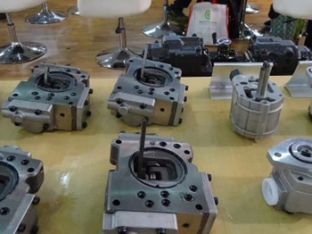 Hydraulic pump KAWASAKI