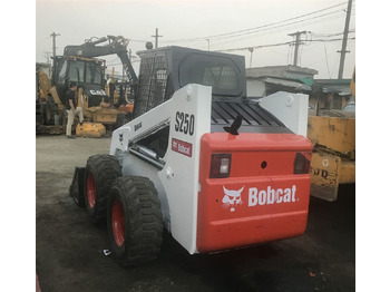 Skid steer loader Bobcat S250: picture 3