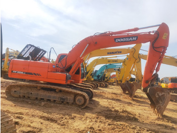 Crawler excavator Doosan DX225LC: picture 4