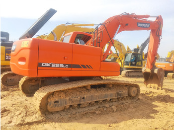 Crawler excavator Doosan DX225LC: picture 3