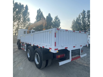 Crane truck SINOTRUK HOWO
