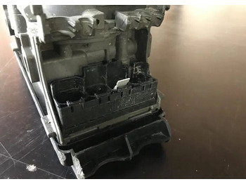 Brake valve for Truck Volvo FH 4 Demontaż K029247   Volvo FH 4 Demontaż K029247 truck: picture 2