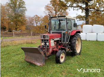 Farm tractor INTERNATIONAL