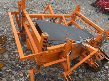 Grape harvesting machine