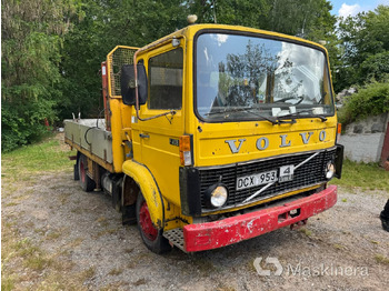 Dropside/ Flatbed truck, Crane truck Flakbil Volvo F408 med kran: picture 3
