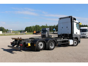 Container transporter/ Swap body truck Mercedes-Benz Actros 2545: picture 3