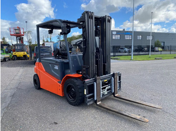 Electric forklift TOYOTA