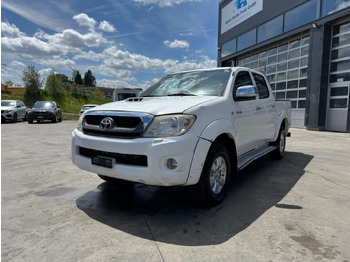 Pickup truck TOYOTA Hilux