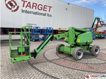 Articulated boom JLG