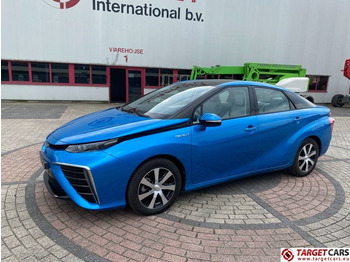 Sedan TOYOTA