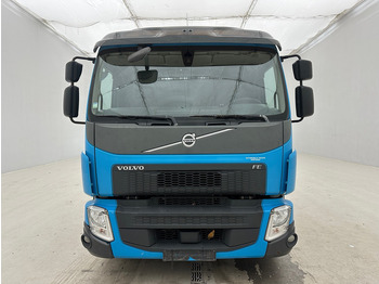 Curtainsider truck Volvo FE 320: picture 2