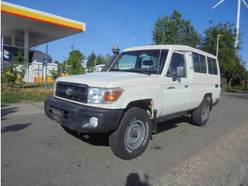Car TOYOTA Land Cruiser