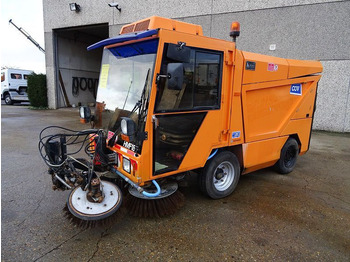 Industrial sweeper