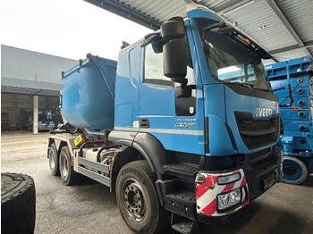 Dumper IVECO Trakker