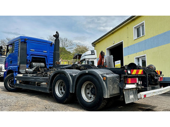 Hook lift truck MAN TGA 26.460: picture 2