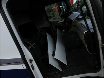 Cab and interior for Truck Mercedes-Benz CABINE MERCEDES 2145 MP4 EURO 6 DEZE IS VOOR ONDERDELEN !!!: picture 4
