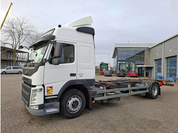 Container transporter/ Swap body truck VOLVO FM11