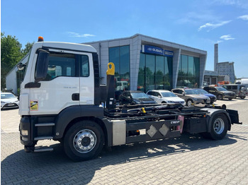 Container transporter/ Swap body truck MAN TGS 18.320