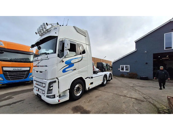 Tractor unit VOLVO FH16 750