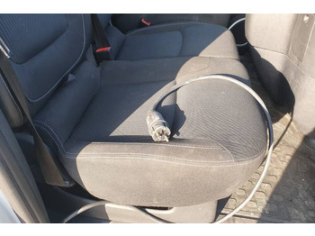 Refrigerated van RENAULT TRAFIC CHLODNIA MROZNIA CARRIER+230V KLIMA EURO6 [ Copy ]: picture 4