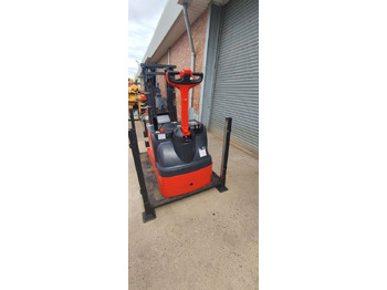 Electric forklift Linde L10AC: picture 2