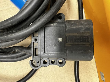 Battery for Material handling equipment Zivan F7BQMW-0002QX | Used charger lead/acid 24V 60A 230V 11A sn. 1407710970 Used charger lead/acid 24V 60A 230V 11A sn. 1407710970: picture 5