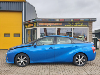Sedan TOYOTA