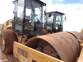 Vibratory plate CATERPILLAR CS64B