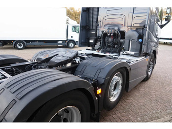 Tractor unit Volvo FH FH 500 Globetrotter Full Air suspension.: picture 4 Tractor unit Volvo FH FH 500 Globetrotter Full Air suspension.: picture 4