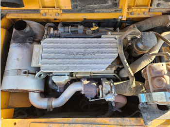 Crawler excavator JCB JS131LC: picture 4