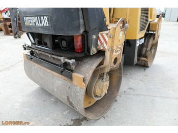 Road roller CAT CB 224 E: picture 5