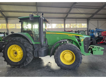 Farm tractor John Deere 8230: picture 5