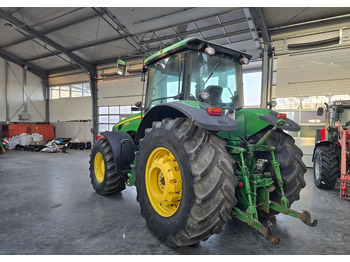 Farm tractor John Deere 8230: picture 4