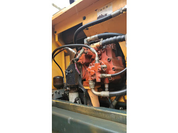 Wheel excavator Hyundai 210: picture 4
