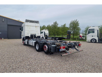 Container transporter/ Swap body truck DAF XF 460: picture 3