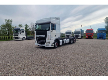 Container transporter/ Swap body truck DAF XF 460: picture 4