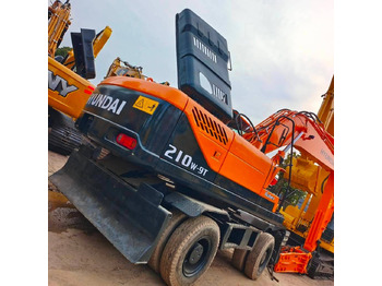 Wheel excavator HYUNDAI