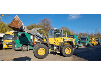 Wheel loader KOMATSU WA200