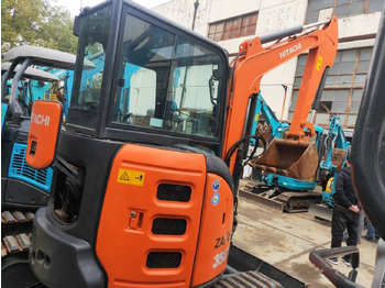 Mini excavator Hitachi ZX35: picture 4