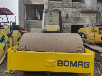 Compactor BOMAG BW 217D: picture 3