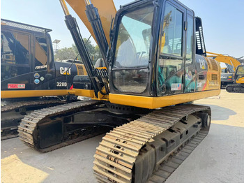 Crawler excavator CATERPILLAR 330D2: picture 2