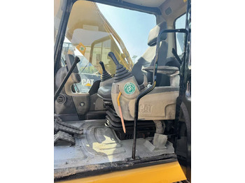Crawler excavator CATERPILLAR 330D2: picture 3